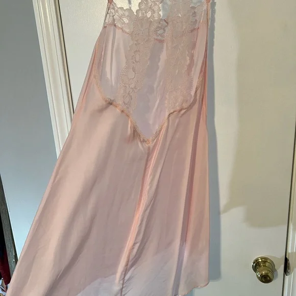 VICTORIA’S SECRET High-low Sheer Pink Lace Silk Blend Slip - Size Medium 💕 - Picture 4 of 9